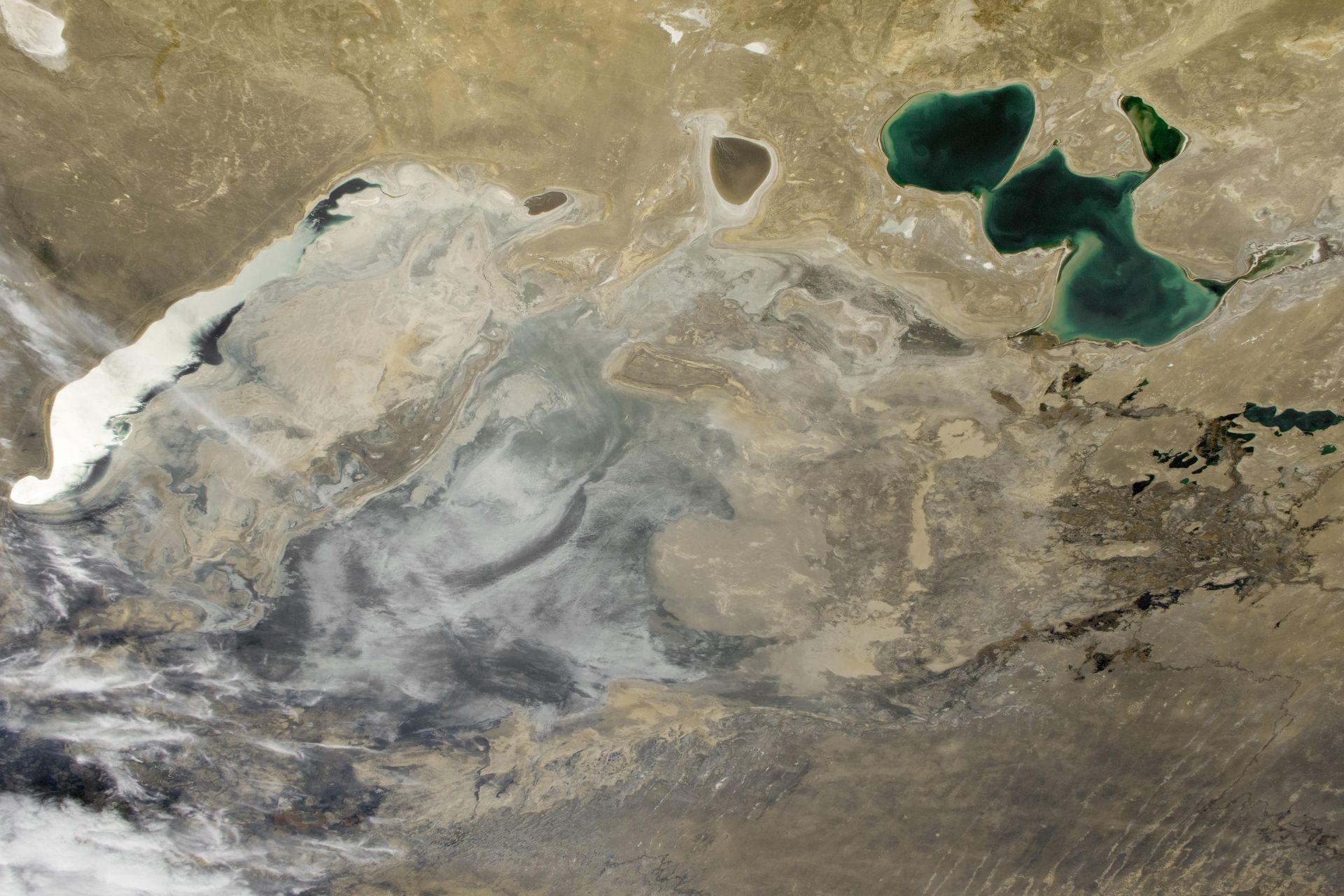 prosciugamento-lago-dAral-Kazakhstan-Uzbekistan-formazione-del-nuovo-deserto-Aralkum-drying-up-aral-sea-kazakhstan-uzbekistan-formation-new-aralkum-desert.jpg prosciugamento-lago-dAral-Kazakhstan-Uzbekistan-formazione-del-nuovo-deserto-Aralkum-drying-up-aral-sea-kazakhstan-uzbekistan-formation-new-aralkum-desert.jpg