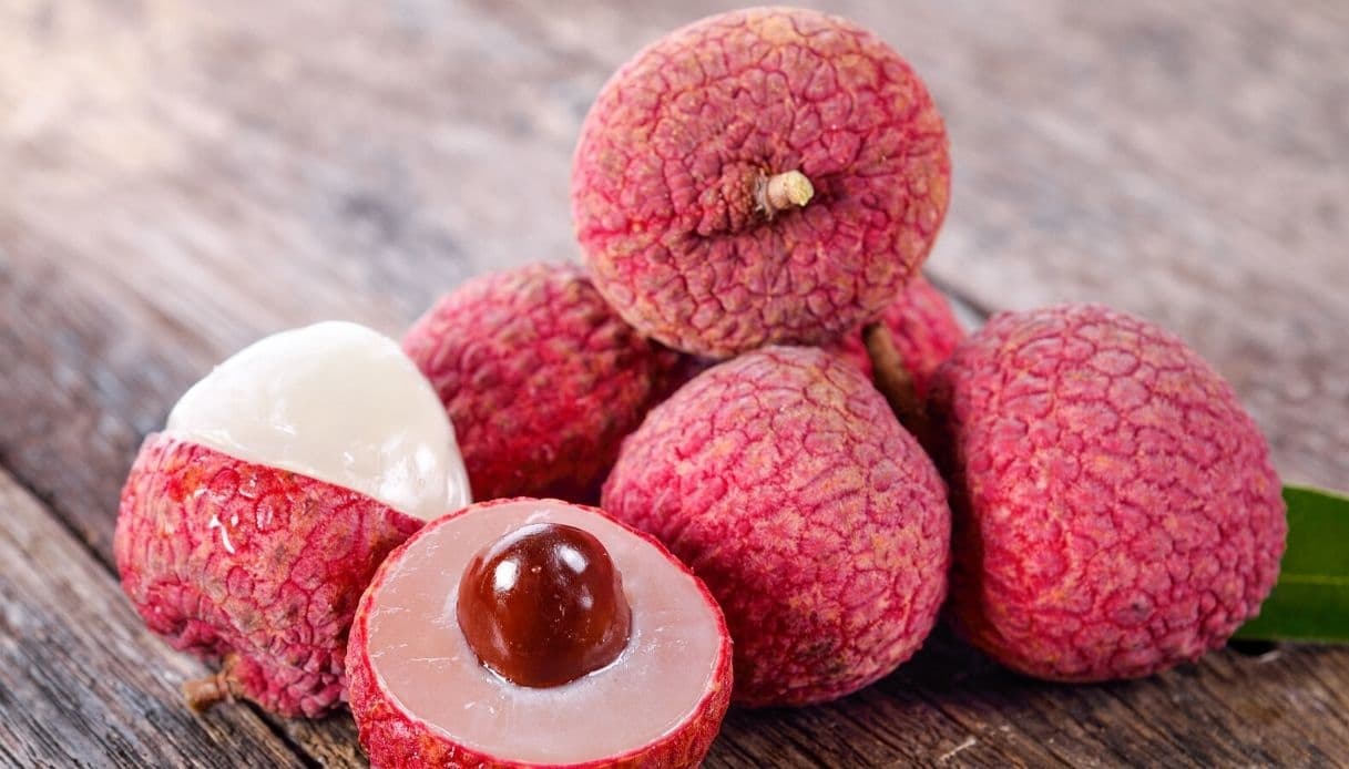 litchi-frutto-pianta-esotica-italia-bio-aksxter.jpeg